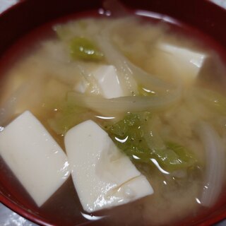 豆腐と白菜と玉ねぎの味噌汁